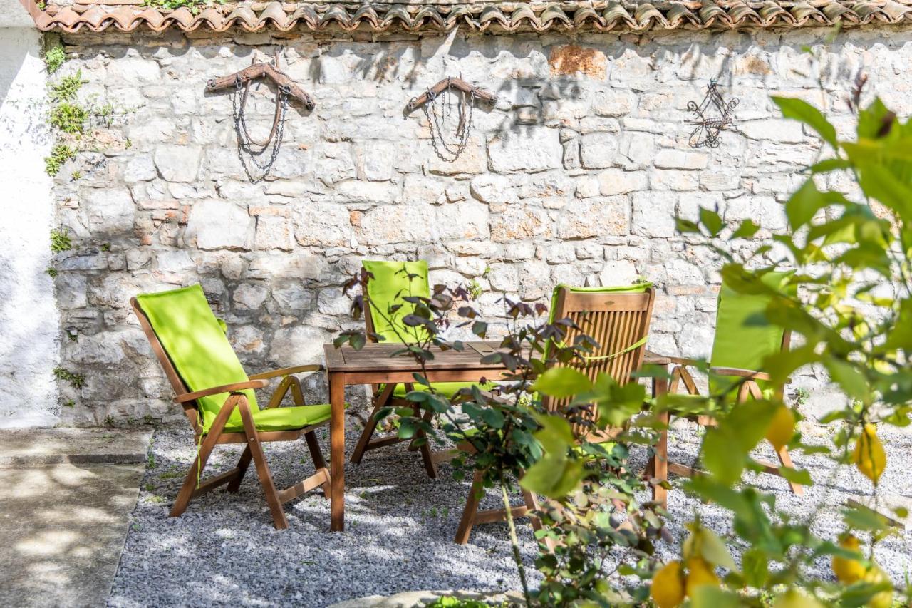 Domacija Mirko Bed & Breakfast Miren Exterior photo